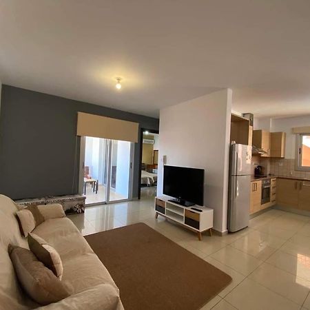 Andris Apartment Paralimni Bagian luar foto