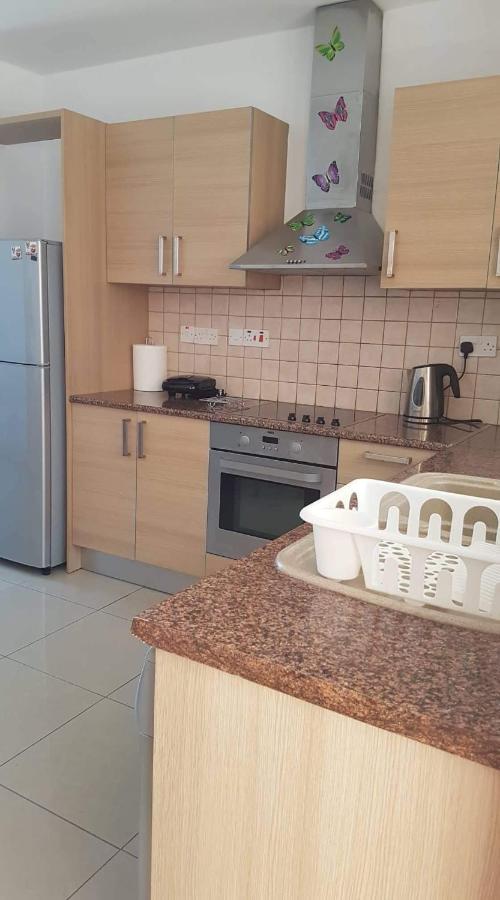 Andris Apartment Paralimni Bagian luar foto