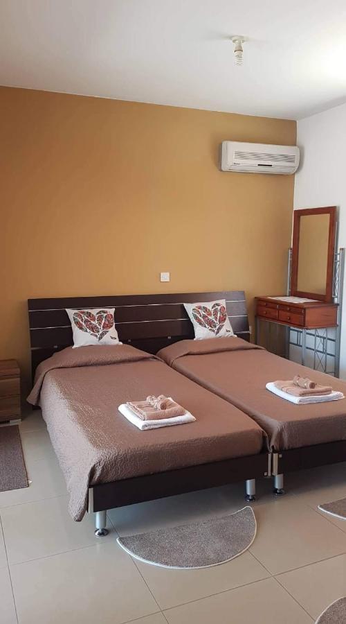 Andris Apartment Paralimni Bagian luar foto