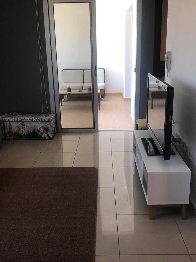 Andris Apartment Paralimni Bagian luar foto