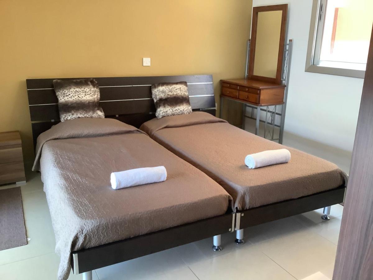 Andris Apartment Paralimni Bagian luar foto