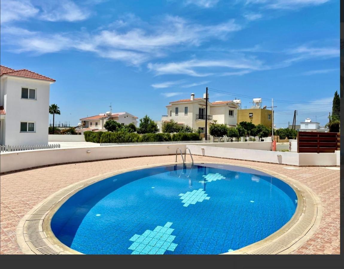 Andris Apartment Paralimni Bagian luar foto